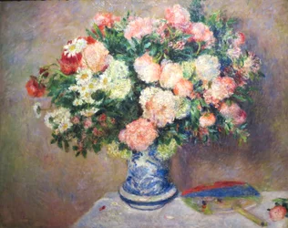 Blumenstrauß aus Chrysanthemen und ein japanischer Fächer